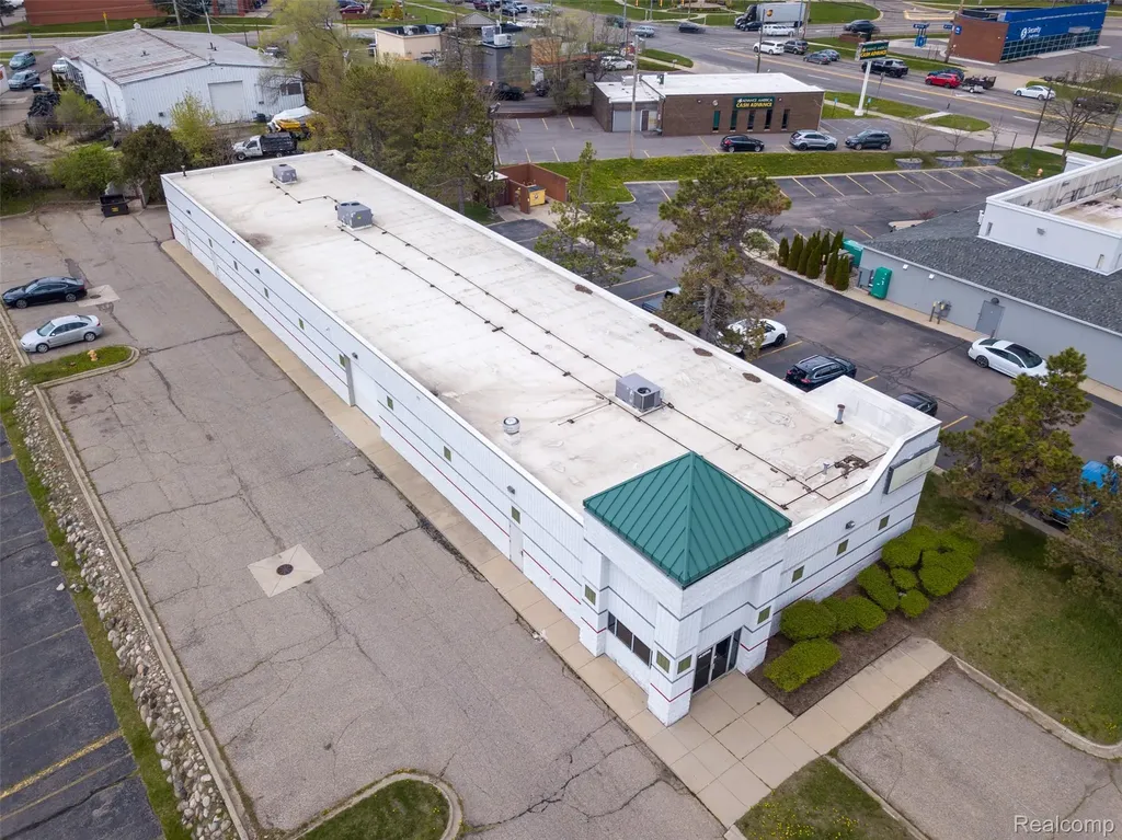 4359 Highland Road Waterford Charter Township MI 48328