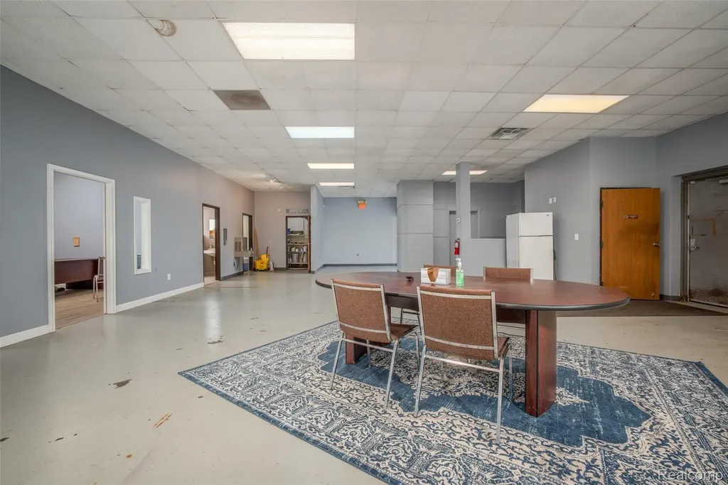 4359 Highland Road Waterford Charter Township MI 48328