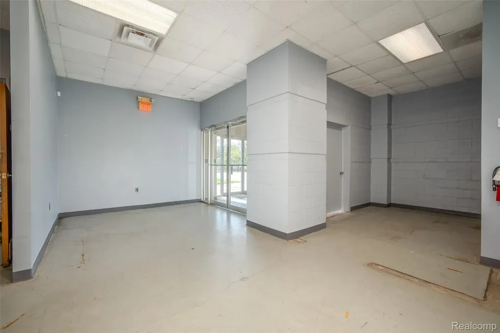 4359 Highland Road Waterford Charter Township MI 48328