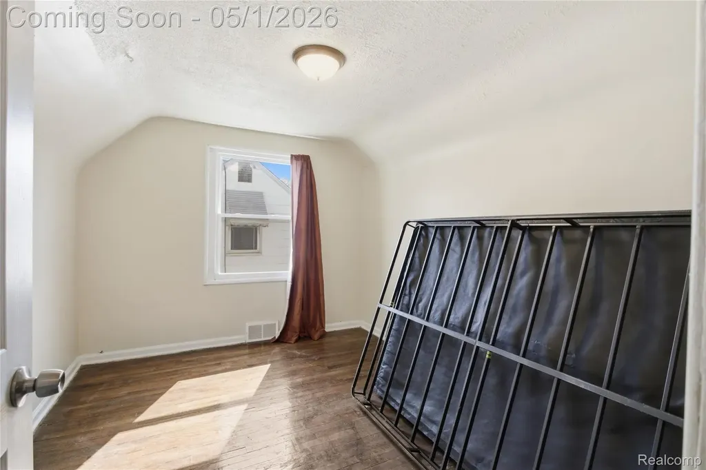 16240 Manning Street Detroit City MI 48205