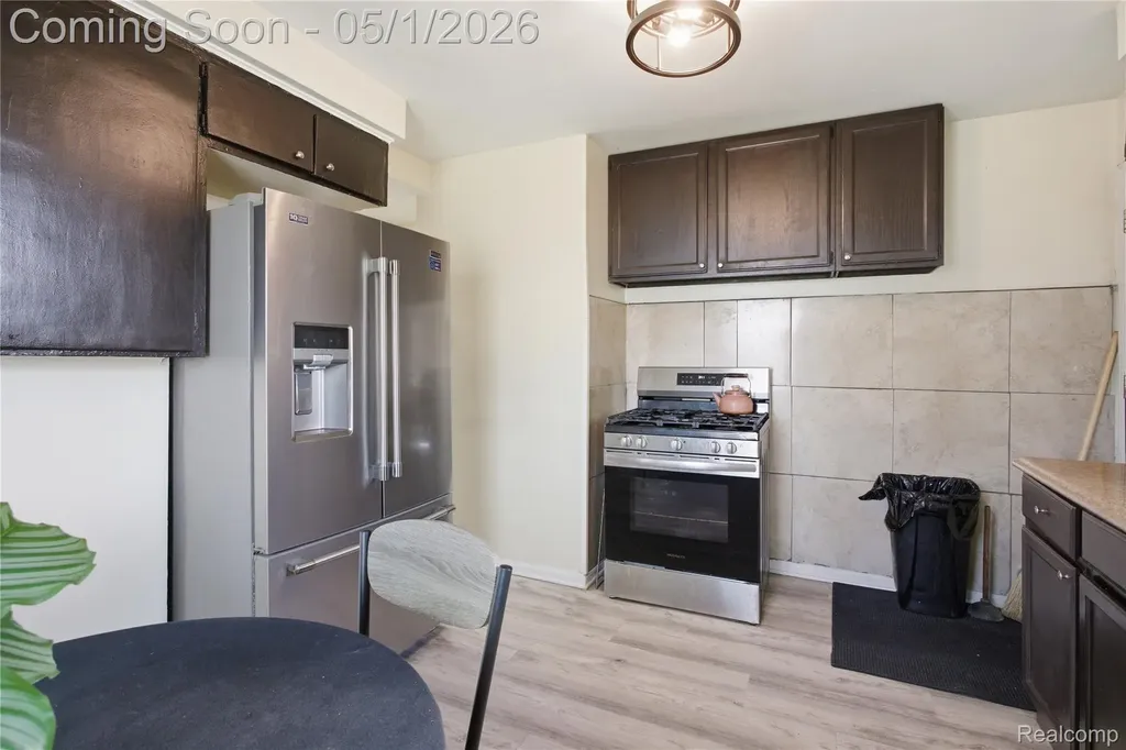16240 Manning Street Detroit City MI 48205