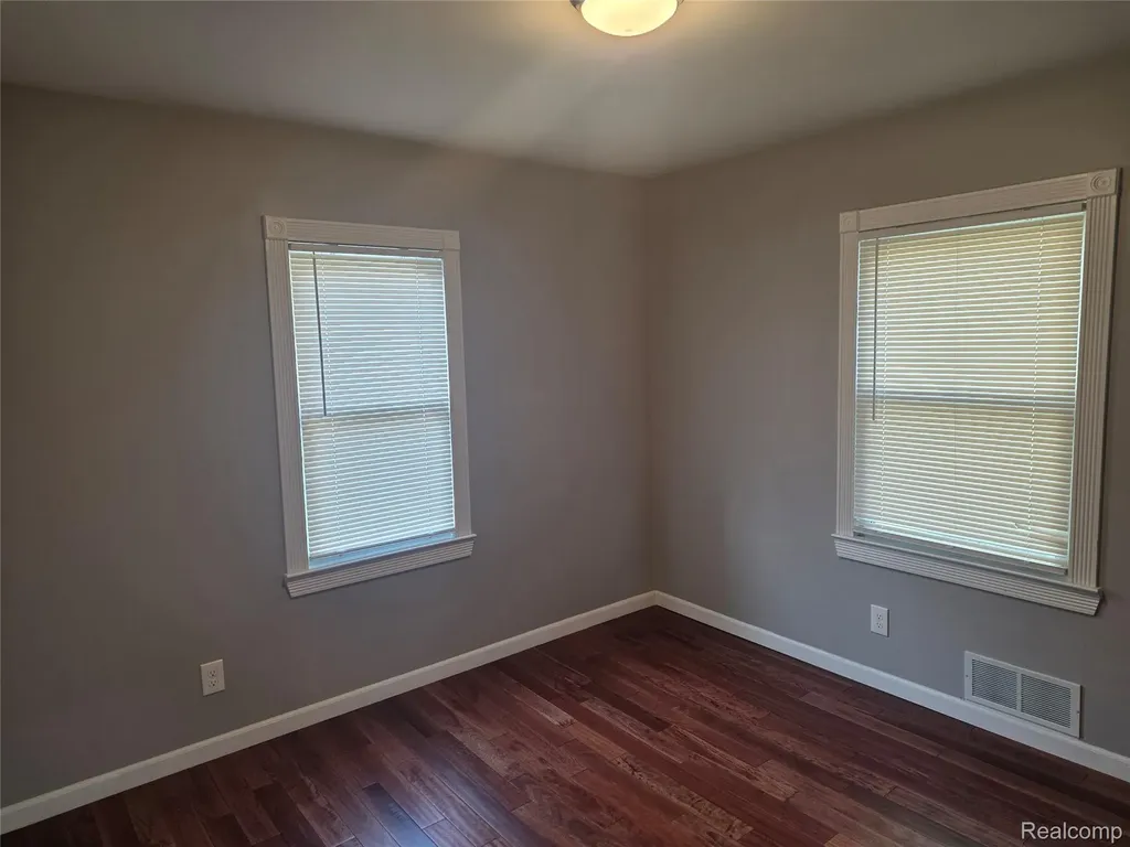 21958 Birchwood Avenue Eastpointe City MI 48021