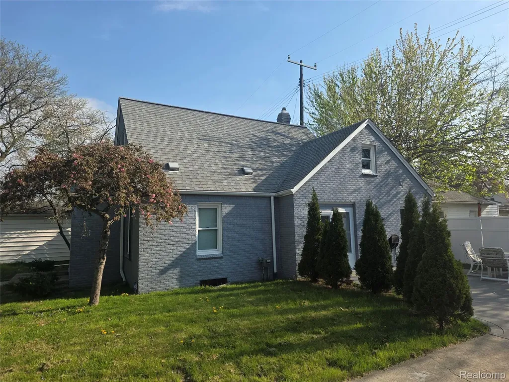 21958 Birchwood Avenue Eastpointe City MI 48021