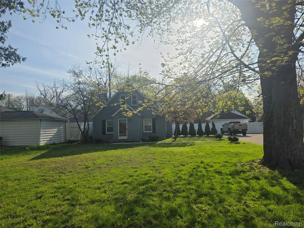 21958 Birchwood Avenue Eastpointe City MI 48021