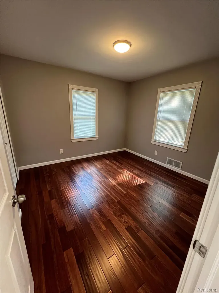 21958 Birchwood Avenue Eastpointe City MI 48021