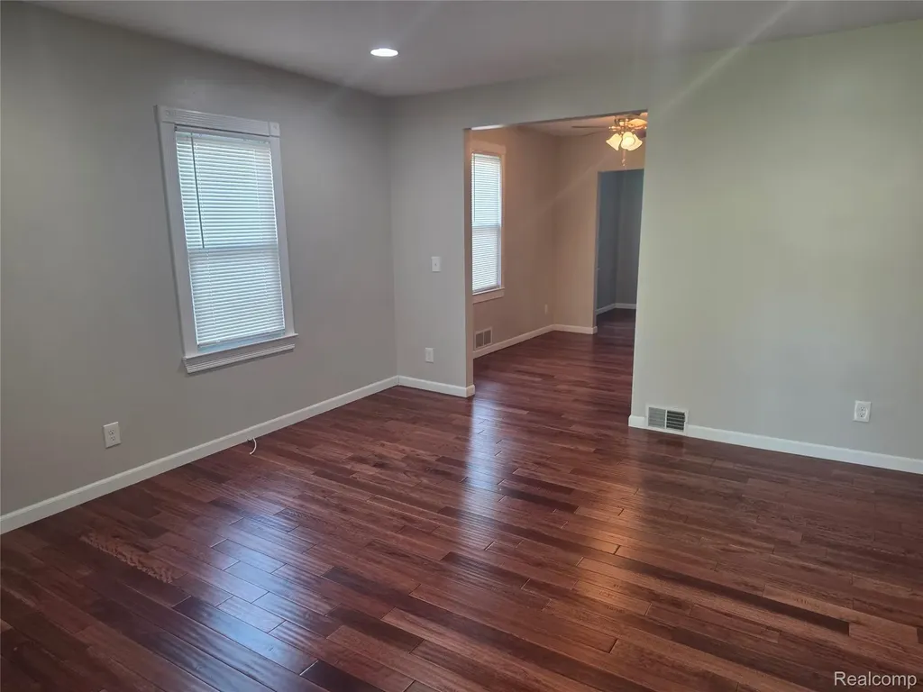 21958 Birchwood Avenue Eastpointe City MI 48021