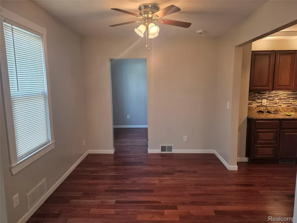 21958 Birchwood Avenue Eastpointe City MI 48021