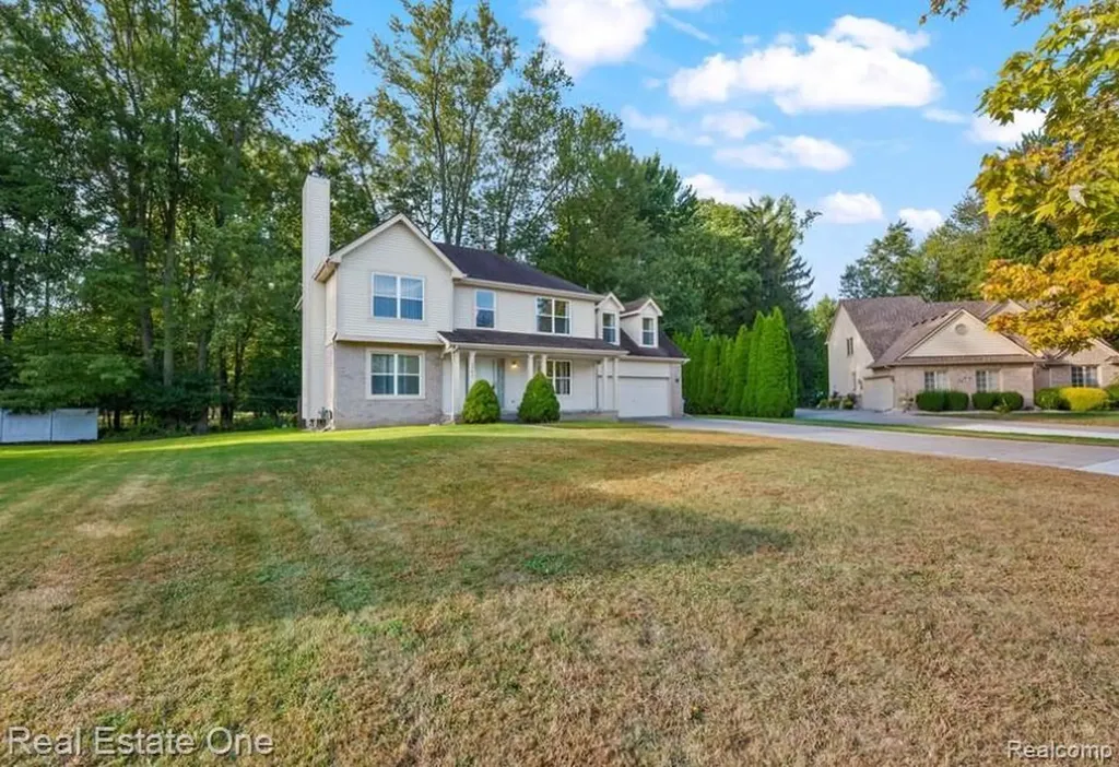 30947 Kenwood Court Livonia City MI 48152