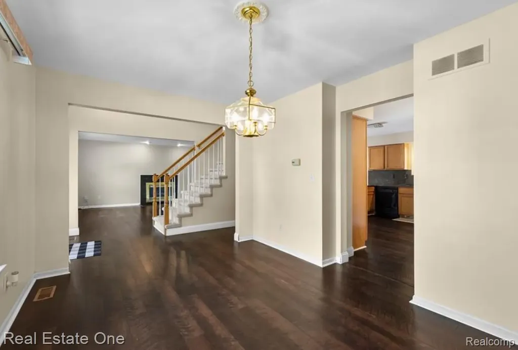 30947 Kenwood Court Livonia City MI 48152