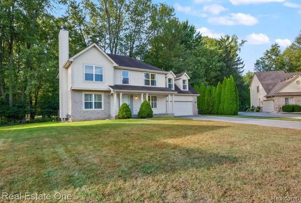 30947 Kenwood Court Livonia City MI 48152