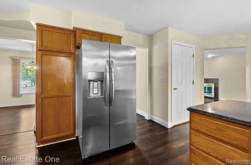 30947 Kenwood Court Livonia City MI 48152