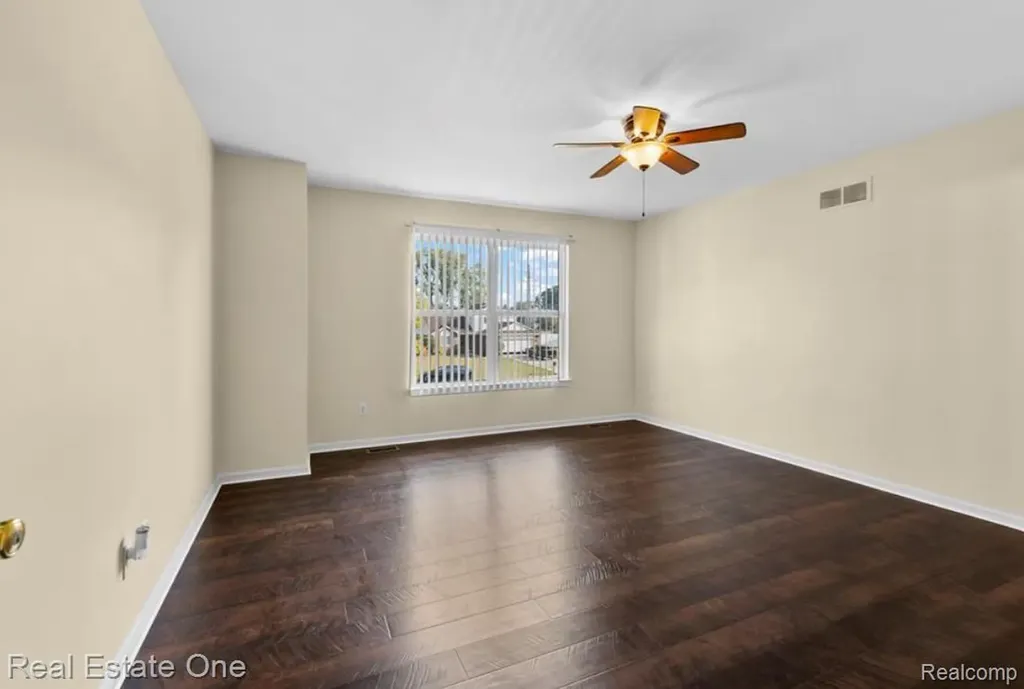 30947 Kenwood Court Livonia City MI 48152