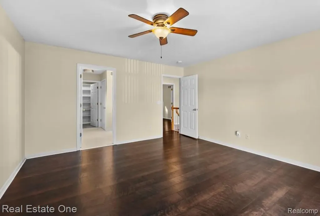 30947 Kenwood Court Livonia City MI 48152