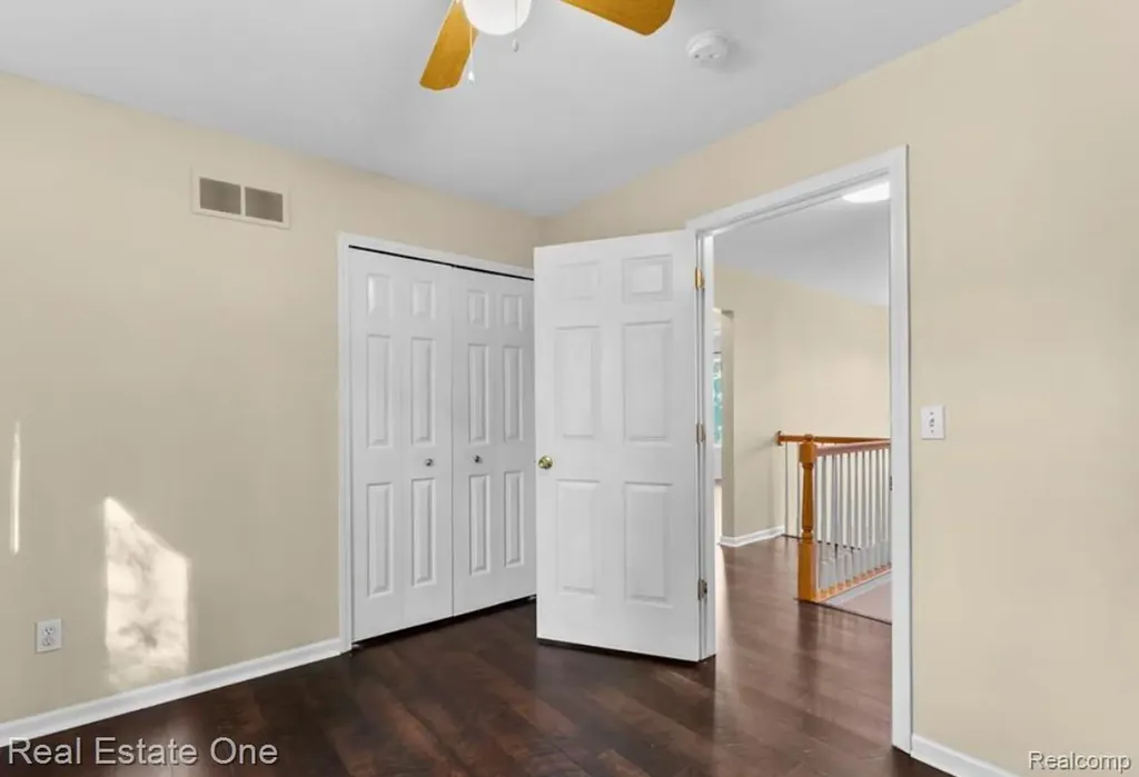 30947 Kenwood Court Livonia City MI 48152