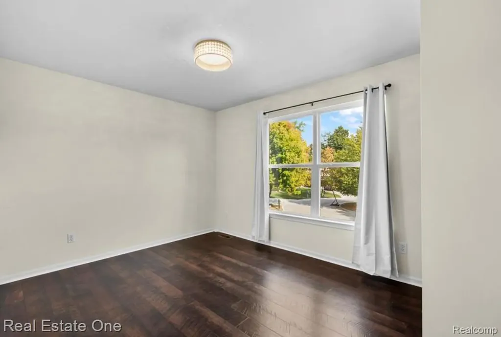 30947 Kenwood Court Livonia City MI 48152