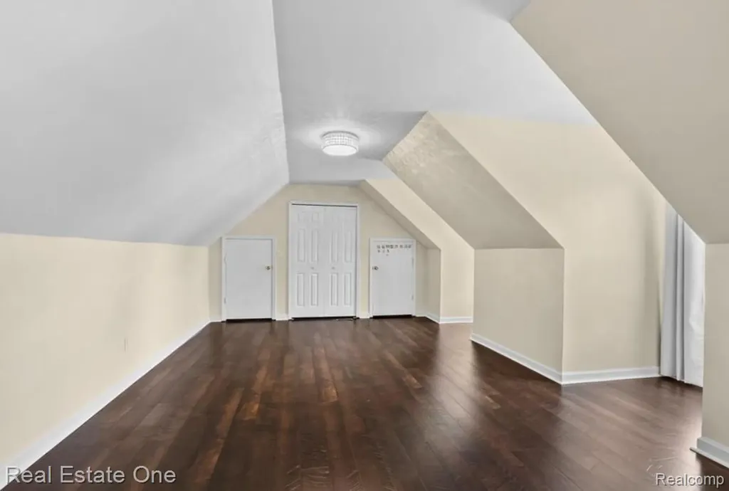 30947 Kenwood Court Livonia City MI 48152