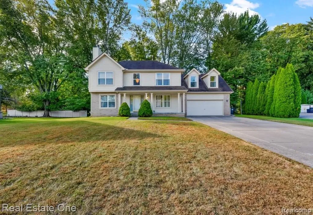 30947 Kenwood Court Livonia City MI 48152