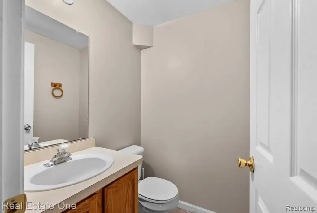 30947 Kenwood Court Livonia City MI 48152