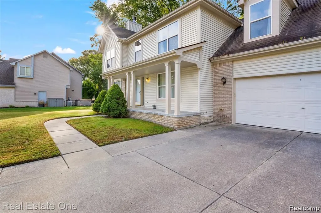 30947 Kenwood Court Livonia City MI 48152