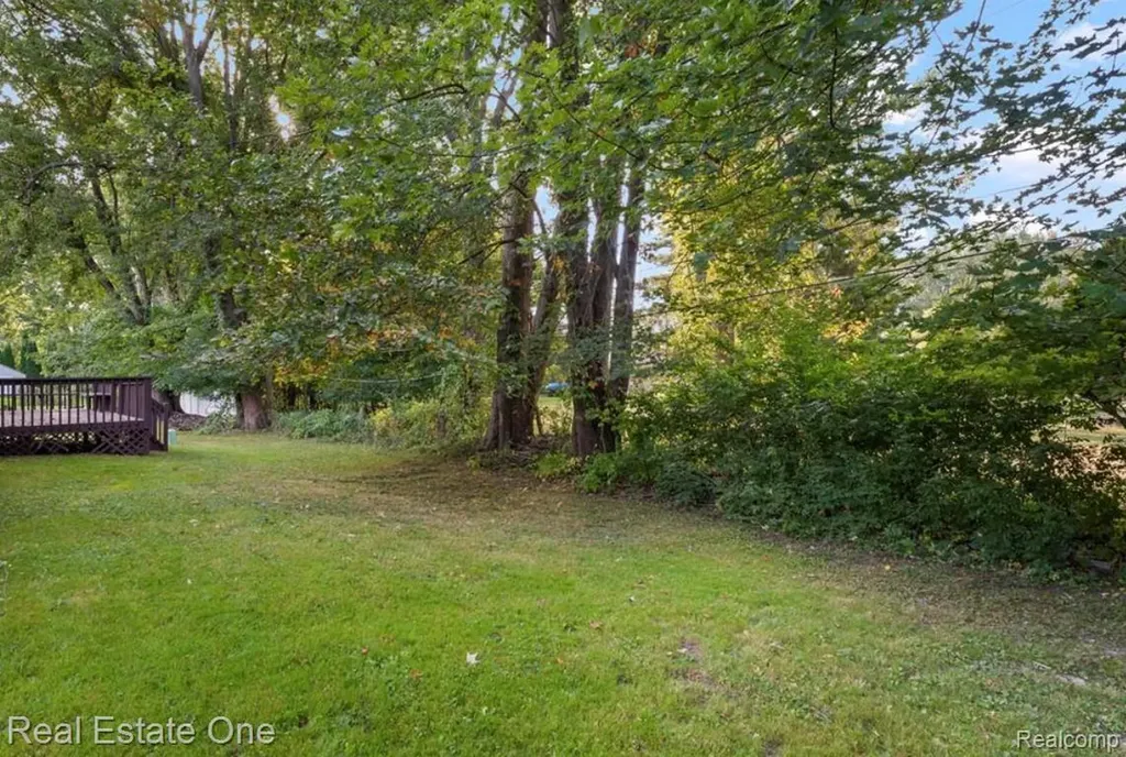 30947 Kenwood Court Livonia City MI 48152