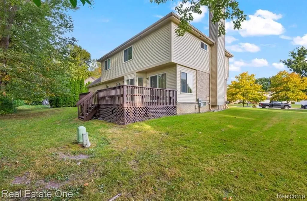 30947 Kenwood Court Livonia City MI 48152