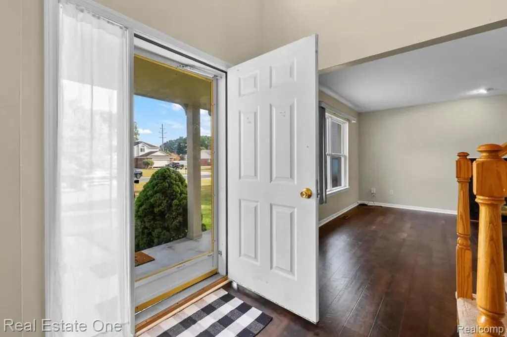 30947 Kenwood Court Livonia City MI 48152