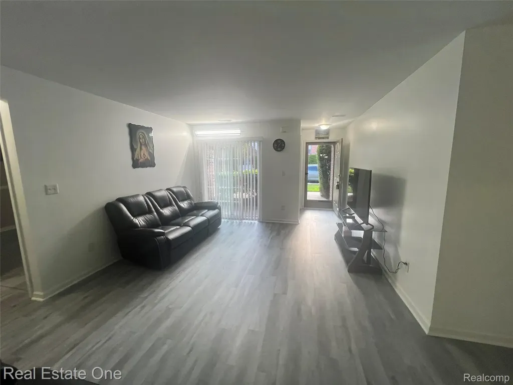 20656 Dunham Road Clinton Charter Township MI 48038