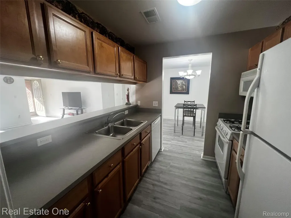 20656 Dunham Road Clinton Charter Township MI 48038