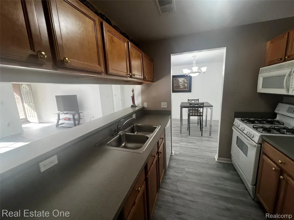 20656 Dunham Road Clinton Charter Township MI 48038