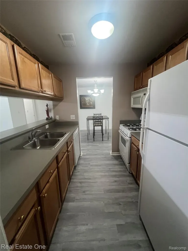 20656 Dunham Road Clinton Charter Township MI 48038