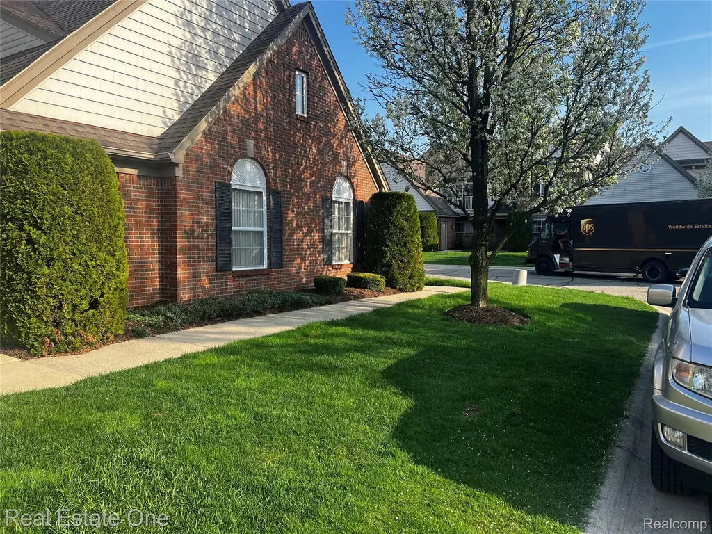 20656 Dunham Road Clinton Charter Township MI 48038
