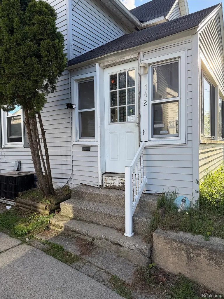742 Olympia Street SW Grand Rapids City MI 49503