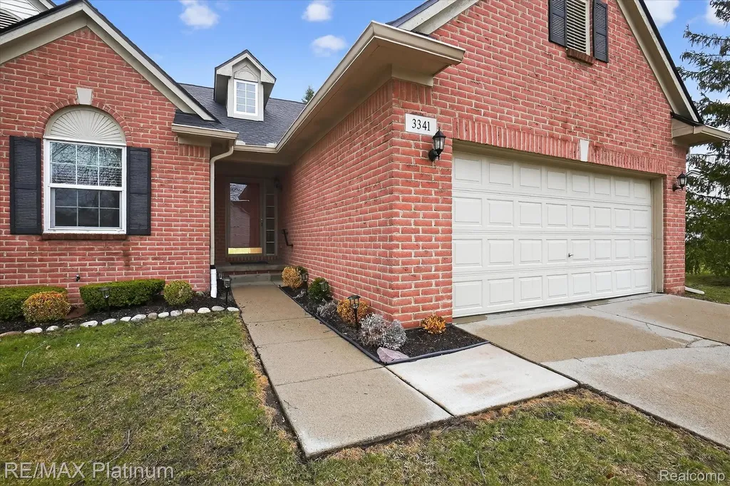 3341 Dewdrop Genoa Township MI 48843