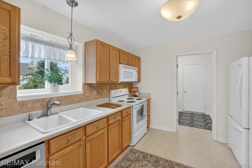 3341 Dewdrop Genoa Township MI 48843