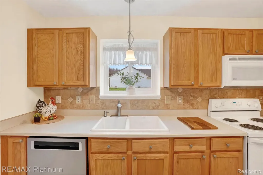 3341 Dewdrop Genoa Township MI 48843