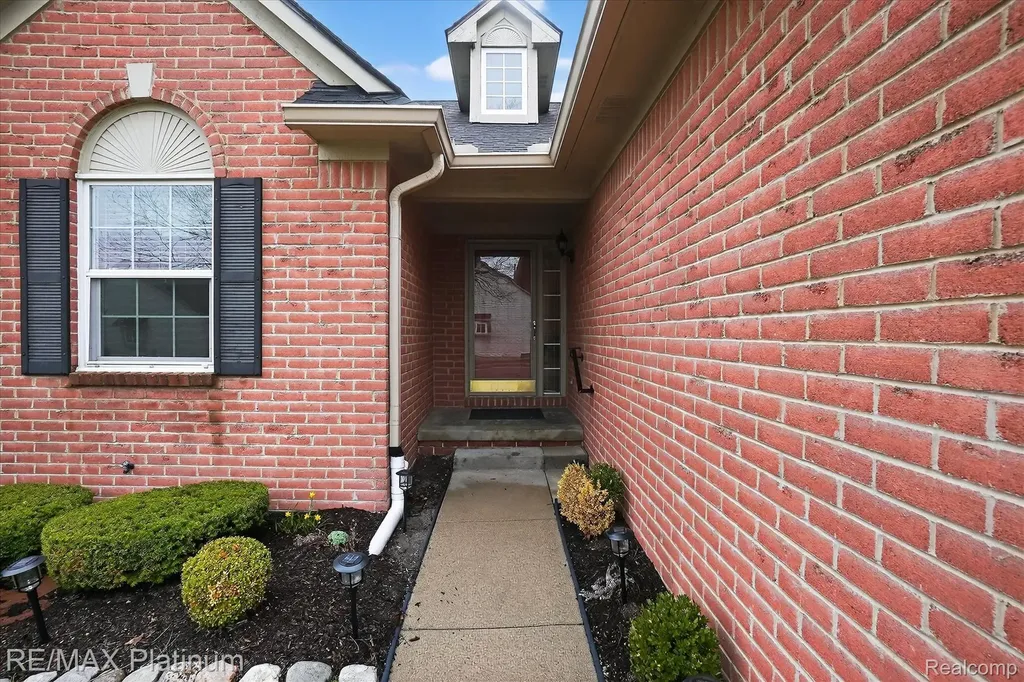 3341 Dewdrop Genoa Township MI 48843
