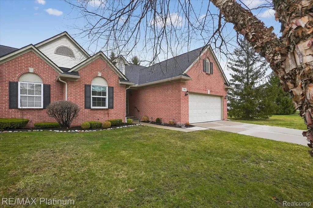 3341 Dewdrop Genoa Township MI 48843