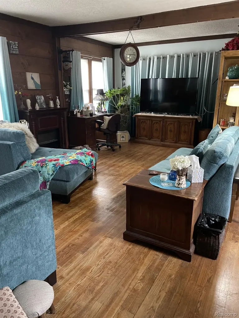 45236 Deshon Street Utica City MI 48317
