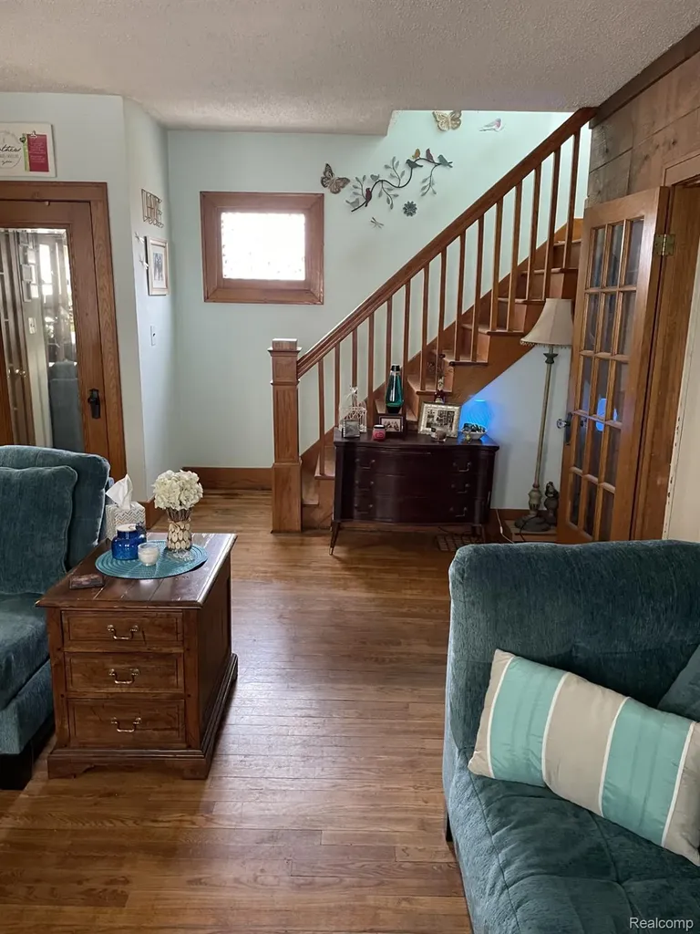 45236 Deshon Street Utica City MI 48317