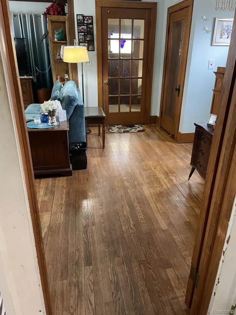 45236 Deshon Street Utica City MI 48317