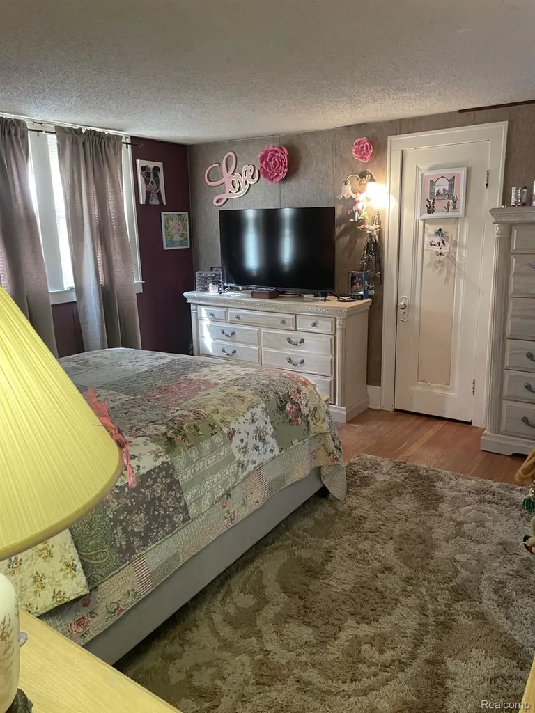 45236 Deshon Street Utica City MI 48317