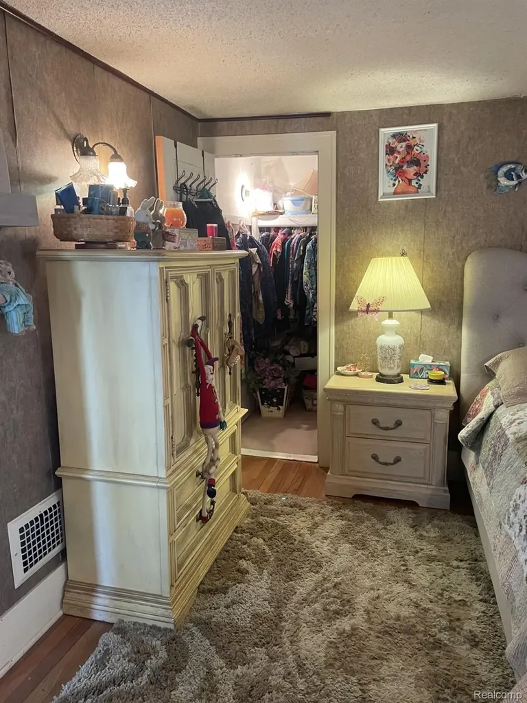 45236 Deshon Street Utica City MI 48317