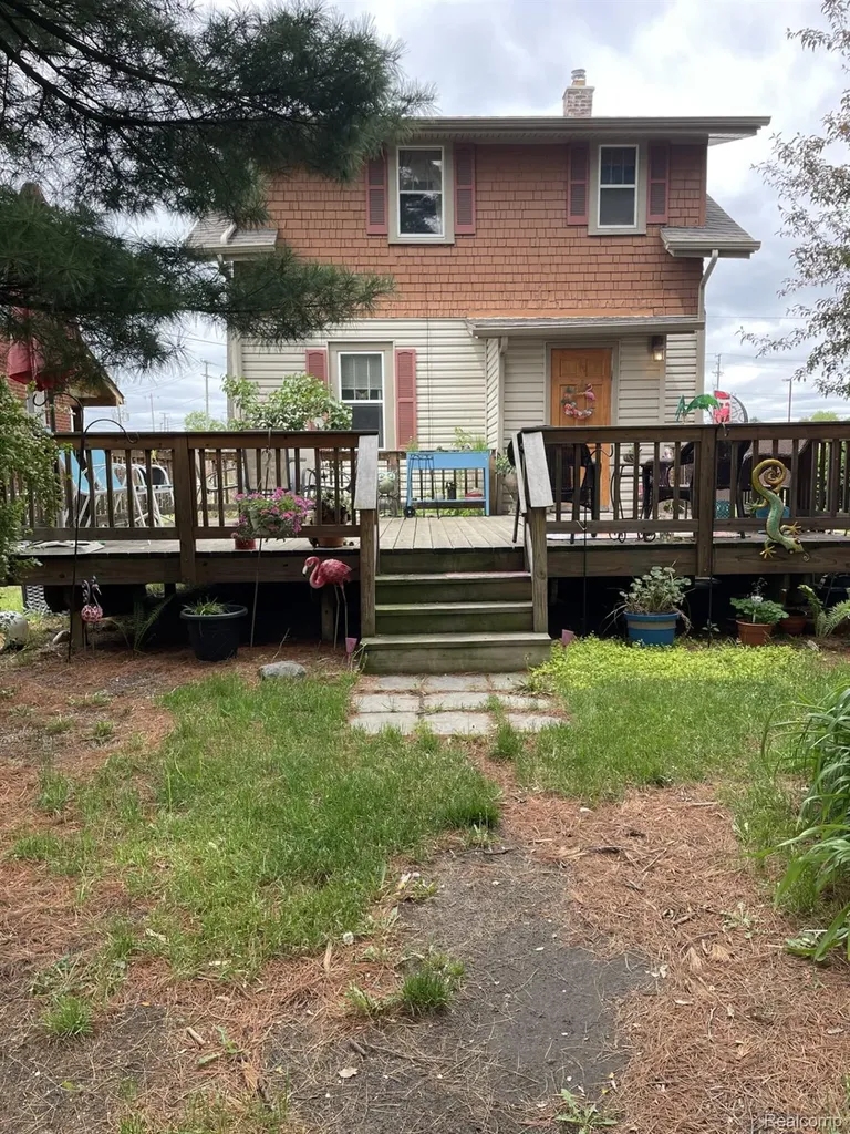 45236 Deshon Street Utica City MI 48317