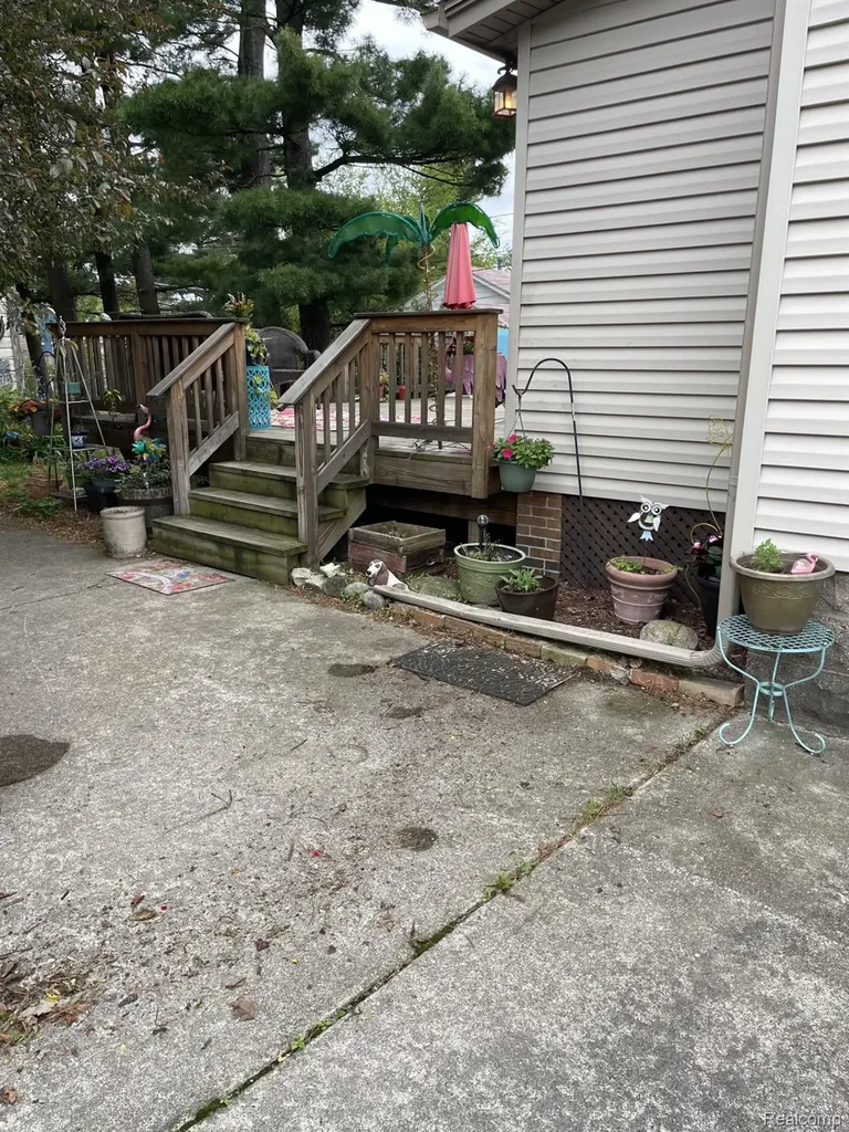 45236 Deshon Street Utica City MI 48317