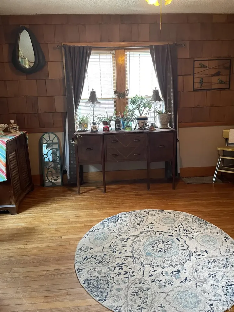 45236 Deshon Street Utica City MI 48317