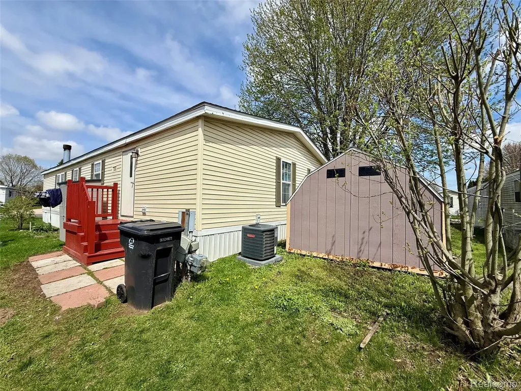 6988 Mckean Ypsilanti City MI 48197