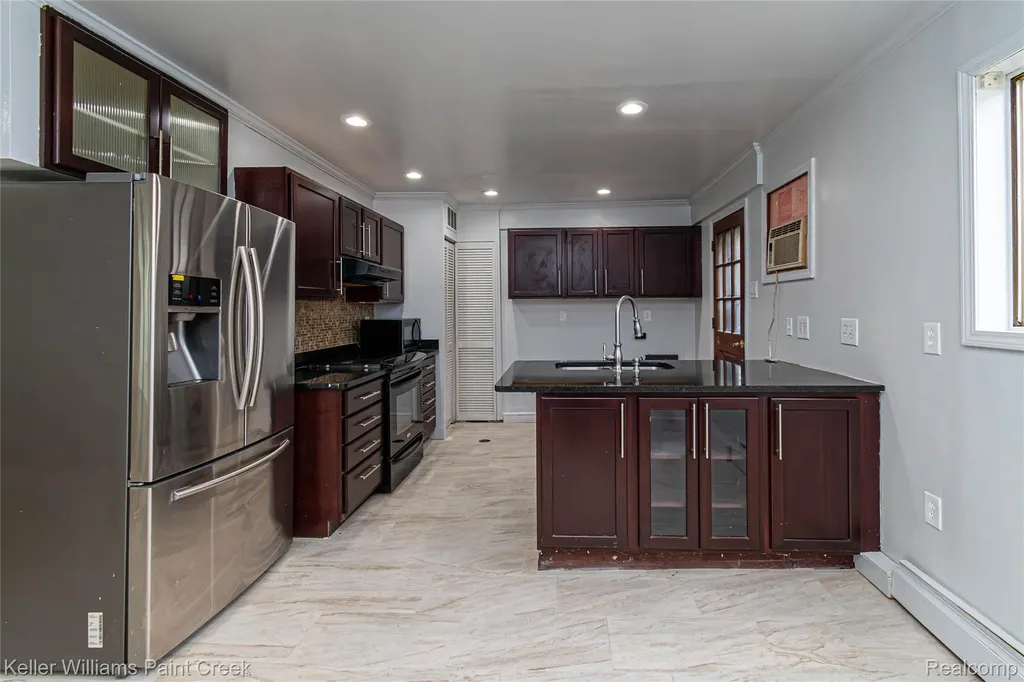 27425 Townley Street Madison Heights City MI 48071
