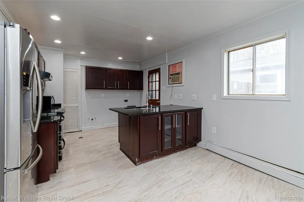 27425 Townley Street Madison Heights City MI 48071
