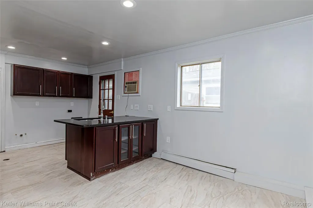 27425 Townley Street Madison Heights City MI 48071