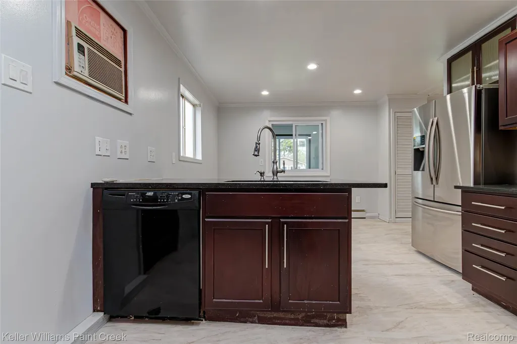27425 Townley Street Madison Heights City MI 48071